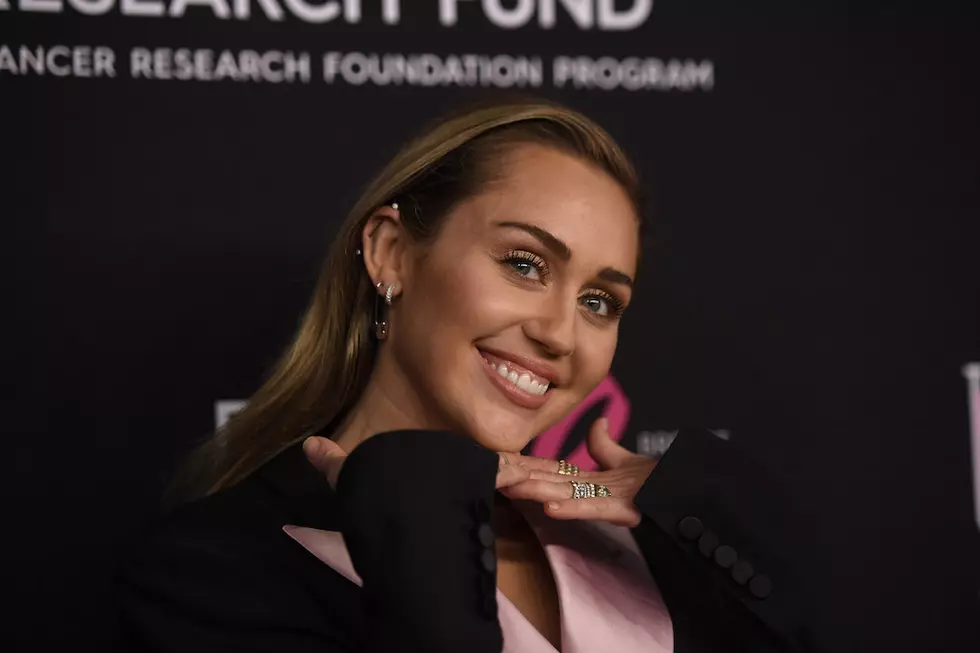 Miley Cyrus Calls Herself ‘Queer’ in Naked Instagram Post